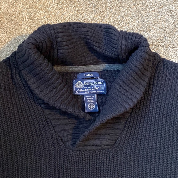 EUC Mens Large American Rag V-Neck Black Sweater with pocket in front - Picture 3 of 4